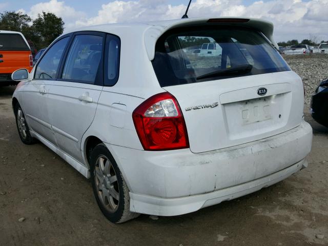 KNAFE161365210053 - 2006 KIA SPECTRA5 WHITE photo 3