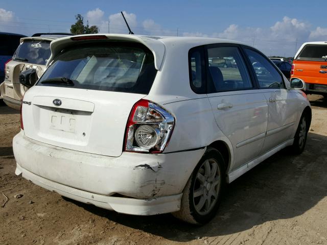 KNAFE161365210053 - 2006 KIA SPECTRA5 WHITE photo 4