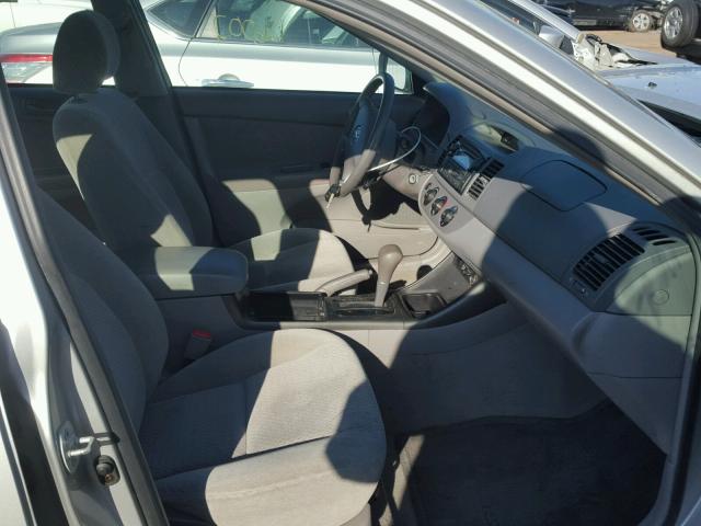 4T1BE32K43U699779 - 2003 TOYOTA CAMRY LE ვერცხლისფერი ფოტო 5