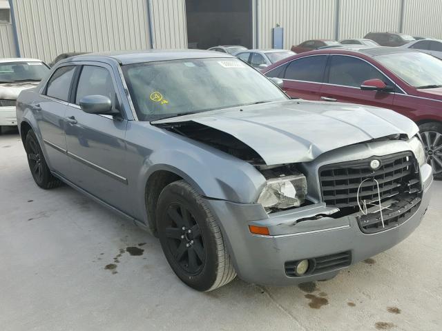 2C3KA53G26H505834 - 2006 CHRYSLER 300 TOURIN SILVER photo 1