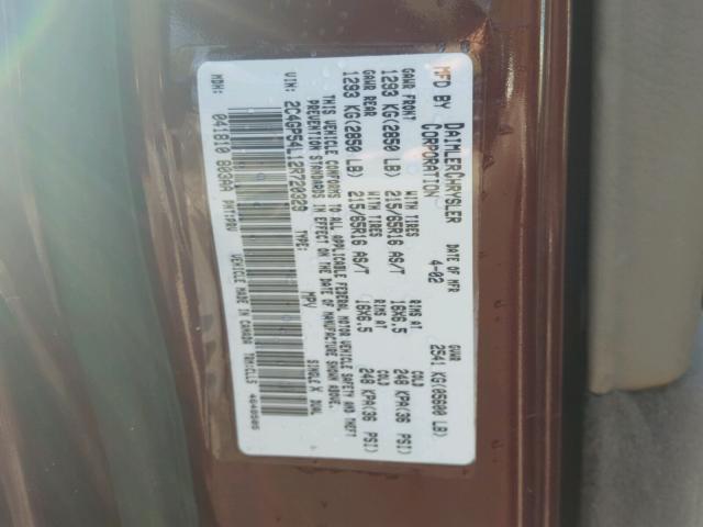 2C4GP54L12R720329 - 2002 CHRYSLER TOWN & COU BURGUNDY photo 10