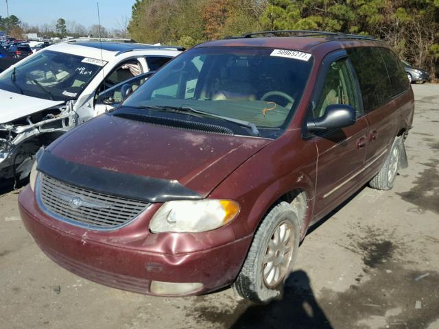 2C4GP54L12R720329 - 2002 CHRYSLER TOWN & COU BURGUNDY photo 2