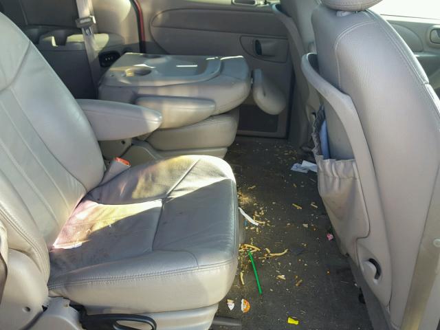 2C4GP54L12R720329 - 2002 CHRYSLER TOWN & COU BURGUNDY photo 6