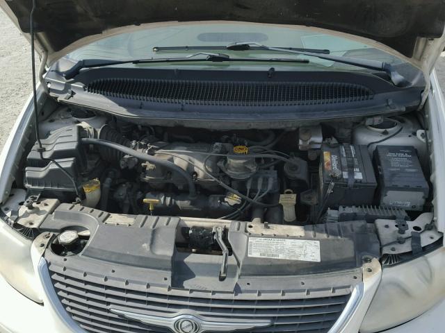 2C4GP74L82R693349 - 2002 CHRYSLER TOWN & COU WHITE photo 7