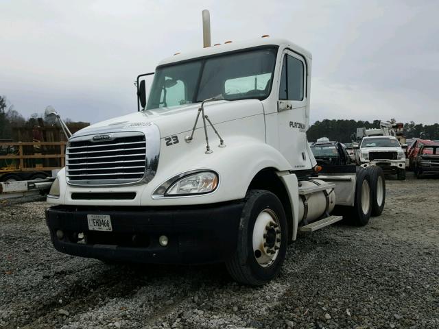 1FUJA6CK67LY75408 - 2007 FREIGHTLINER CONVENTION WHITE photo 2