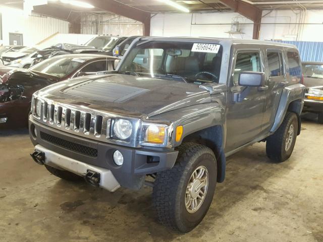 5GTEN13E698137391 - 2009 HUMMER H3 GRAY photo 2