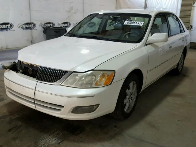 4T1BF28B2YU061083 - 2000 TOYOTA AVALON XL WHITE photo 2