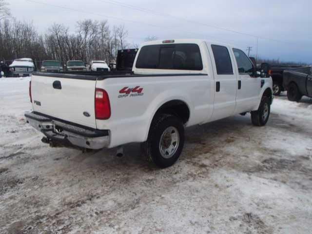 1FTSW21538EE44761 - 2008 FORD F250 SUPER WHITE photo 4