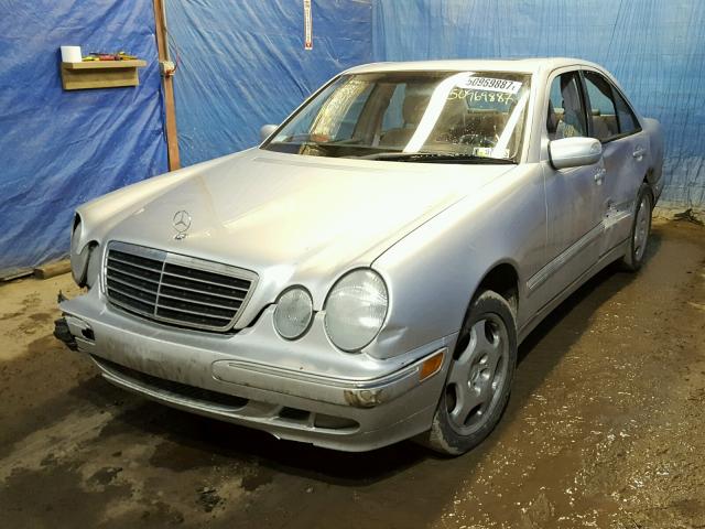 WDBJF83J3YX032075 - 2000 MERCEDES-BENZ E 430 SILVER photo 2