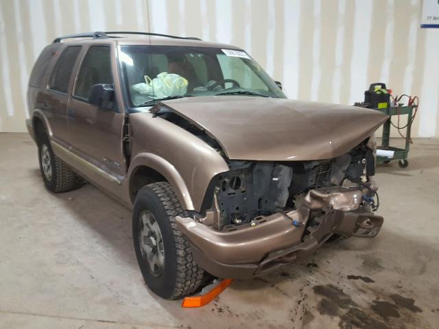 1GNDT13WX2K161145 - 2002 CHEVROLET BLAZER BROWN photo 1