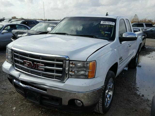 1GTSCVE08AZ279944 - 2010 GMC SIERRA C15 WHITE photo 2