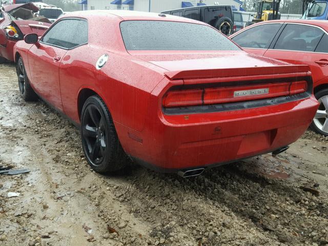 2C3CDYAGXDH616208 - 2013 DODGE CHALLENGER RED photo 3