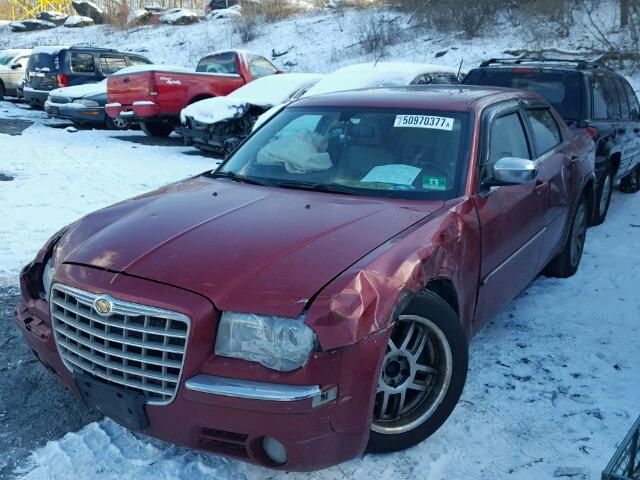 2C3KA33G48H139981 - 2008 CHRYSLER 300 LIMITE RED photo 2