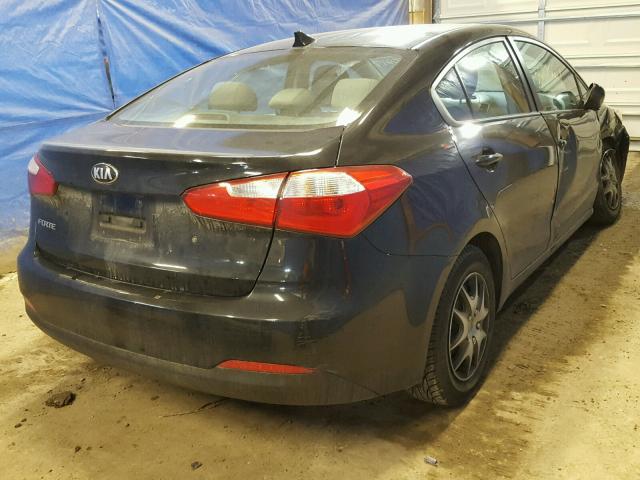 KNAFK4A67F5411046 - 2015 KIA FORTE LX BLACK photo 4