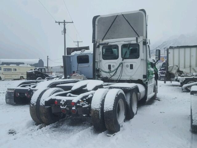 3AKJGED51FSGJ3142 - 2015 FREIGHTLINER CASCADIA 1 GREEN photo 4