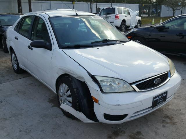 1FAFP34N25W246877 - 2005 FORD FOCUS ZX4 WHITE photo 1