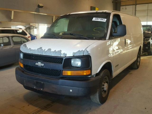 1GCGG25V551116354 - 2005 CHEVROLET EXPRESS G2 WHITE photo 2