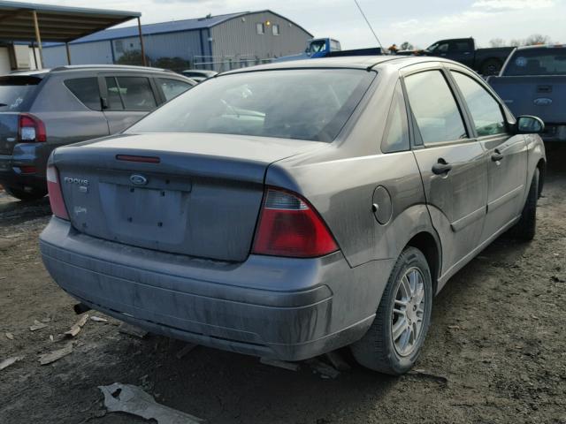 1FAFP34N57W288107 - 2007 FORD FOCUS ZX4 GRAY photo 4