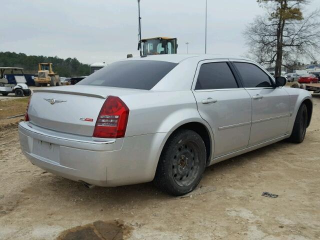 2C3KA63H07H895459 - 2007 CHRYSLER 300C SILVER photo 4