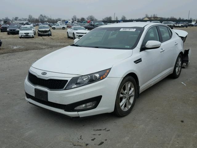 5XXGM4A75CG020110 - 2012 KIA OPTIMA LX WHITE photo 2