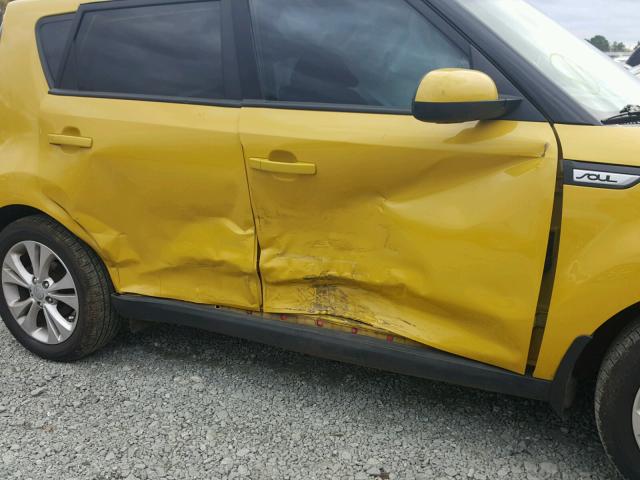 KNDJP3A59F7118785 - 2015 KIA SOUL + YELLOW photo 9