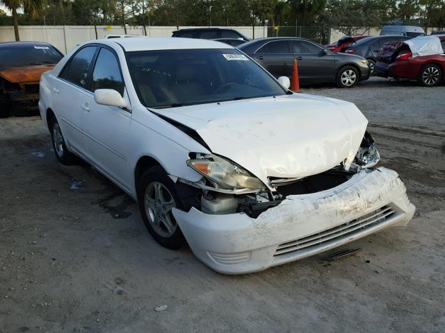 4T1BE32K05U567508 - 2005 TOYOTA CAMRY LE WHITE photo 1