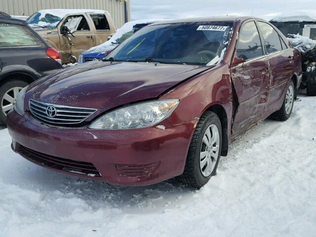 4T1BF30K85U083229 - 2005 TOYOTA CAMRY LE RED photo 2