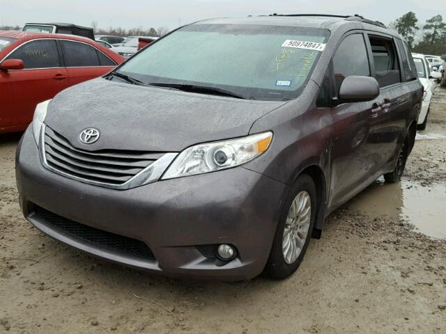 5TDYK3DC6CS179293 - 2012 TOYOTA SIENNA XLE CHARCOAL photo 2