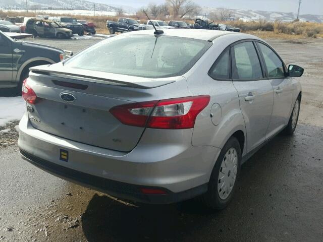 1FAHP3F2XCL313574 - 2012 FORD FOCUS SE SILVER photo 4