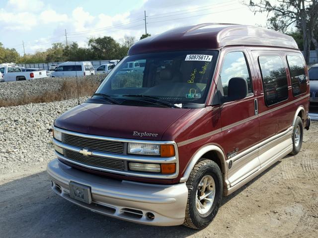 1GBFG15R411215836 - 2001 CHEVROLET EXPRESS G1 MAROON photo 2