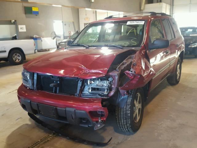 1GNDT13S822415738 - 2002 CHEVROLET TRAILBLAZE RED photo 2