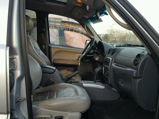 1J4GL38KX4W109964 - 2004 JEEP LIBERTY RE SILVER photo 5