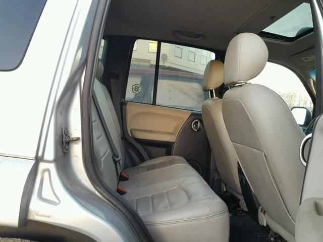 1J4GL38KX4W109964 - 2004 JEEP LIBERTY RE SILVER photo 6