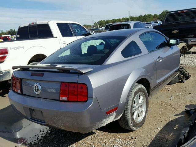 1ZVFT80N565210761 - 2006 FORD MUSTANG GRAY photo 4