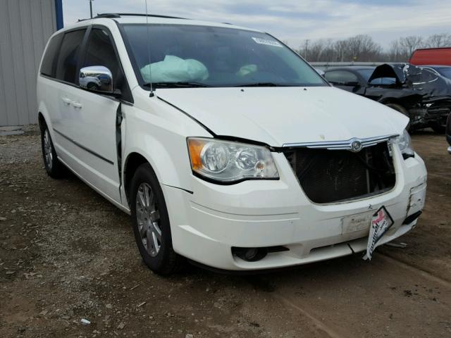 2A4RR5D13AR127873 - 2010 CHRYSLER TOWN & COU WHITE photo 1