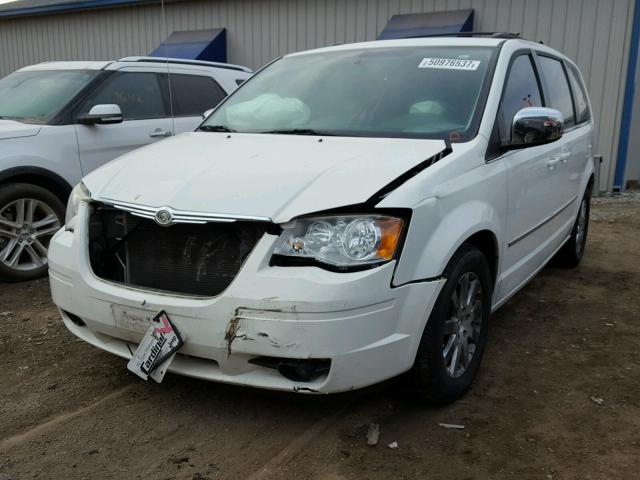 2A4RR5D13AR127873 - 2010 CHRYSLER TOWN & COU WHITE photo 2