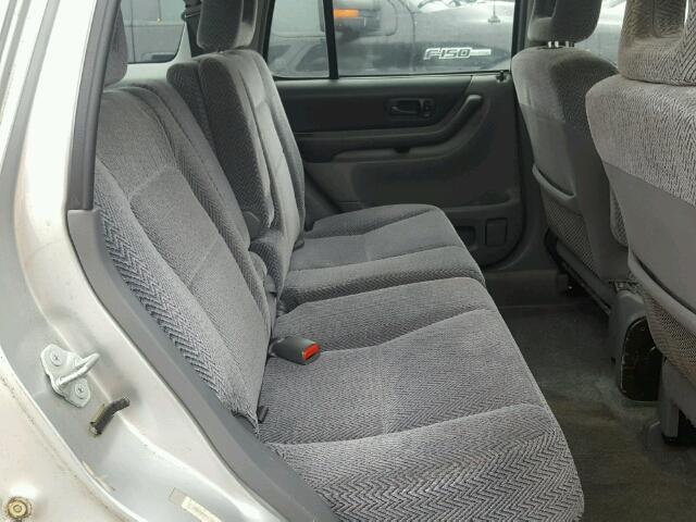 JHLRD2845WC012895 - 1998 HONDA CR-V LX SILVER photo 6