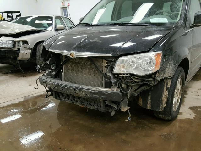 2A8HR54P38R782513 - 2008 CHRYSLER TOWN & COU BLACK photo 9