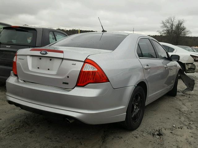 3FAHP0HG1AR341382 - 2010 FORD FUSION SE SILVER photo 4