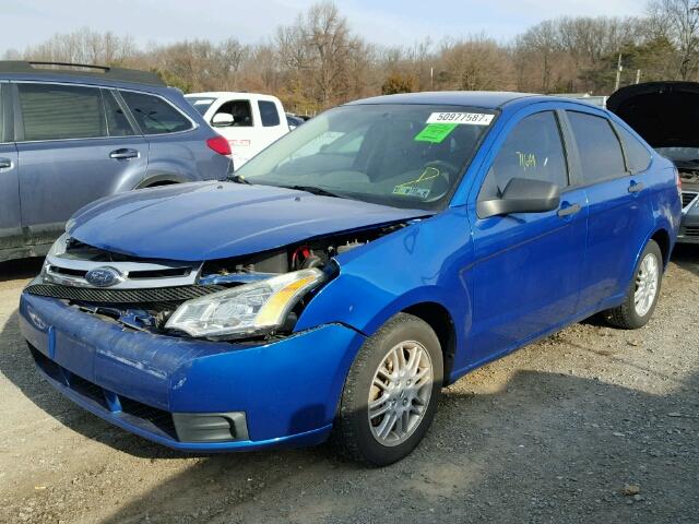 1FAHP3FN7AW166734 - 2010 FORD FOCUS SE BLUE photo 2