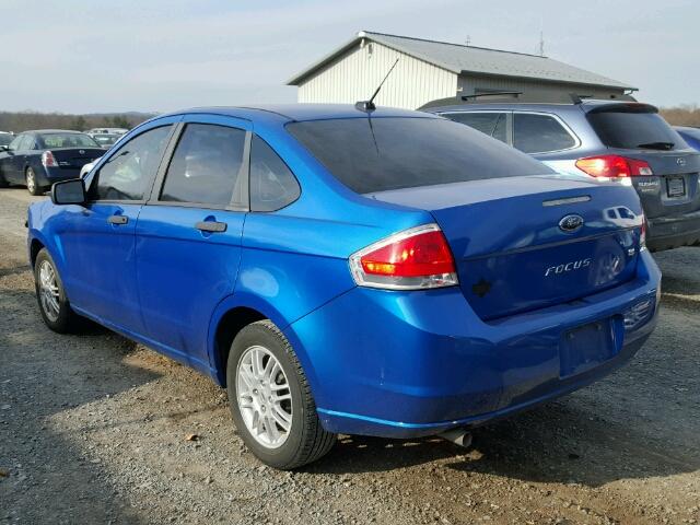 1FAHP3FN7AW166734 - 2010 FORD FOCUS SE BLUE photo 3