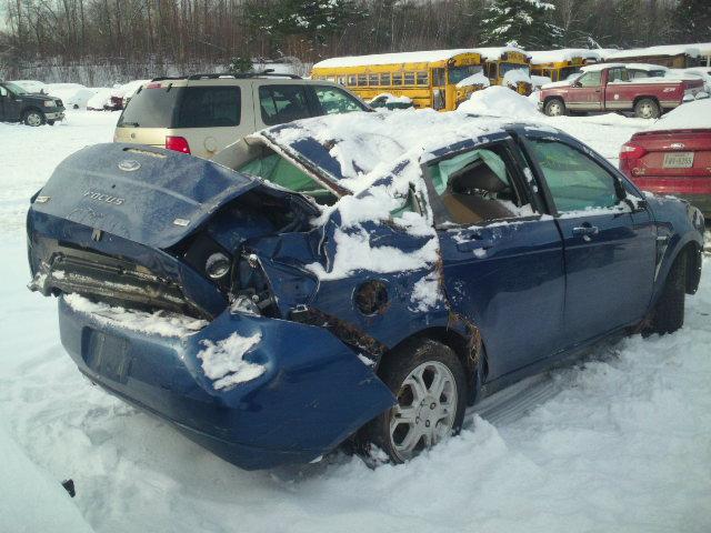 1FAHP35N38W116988 - 2008 FORD FOCUS SE SILVER photo 4