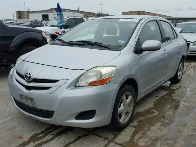 JTDBT923571085675 - 2007 TOYOTA YARIS SILVER photo 2