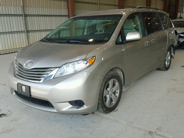 5TDKZ3DC7HS865450 - 2017 TOYOTA SIENNA LE GOLD photo 2