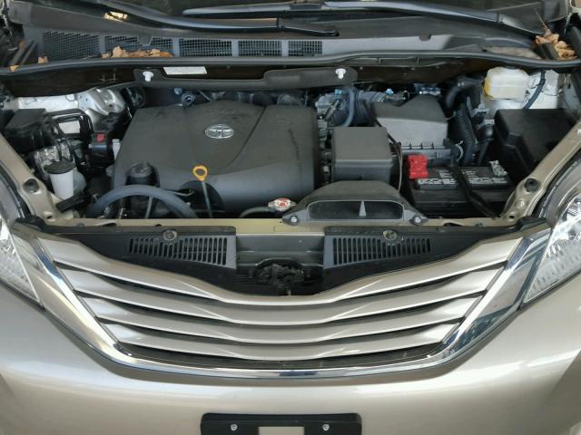 5TDKZ3DC7HS865450 - 2017 TOYOTA SIENNA LE GOLD photo 7