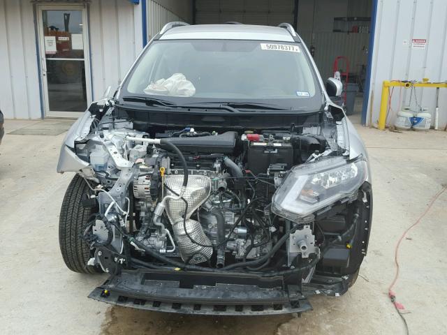 JN8AT2MT3HW380492 - 2017 NISSAN ROGUE S SILVER photo 9