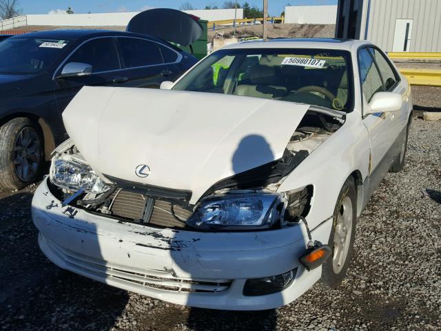 JT8BF28G715108784 - 2001 LEXUS ES 300 WHITE photo 2