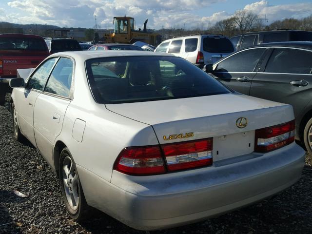 JT8BF28G715108784 - 2001 LEXUS ES 300 WHITE photo 3