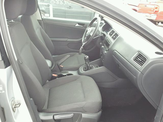 3VW1K7AJ3EM285826 - 2014 VOLKSWAGEN JETTA BASE SILVER photo 5