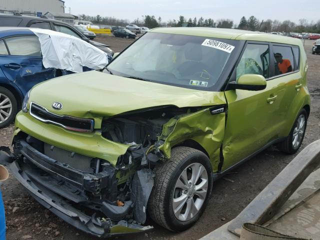 KNDJP3A56F7785006 - 2015 KIA SOUL + GREEN photo 2